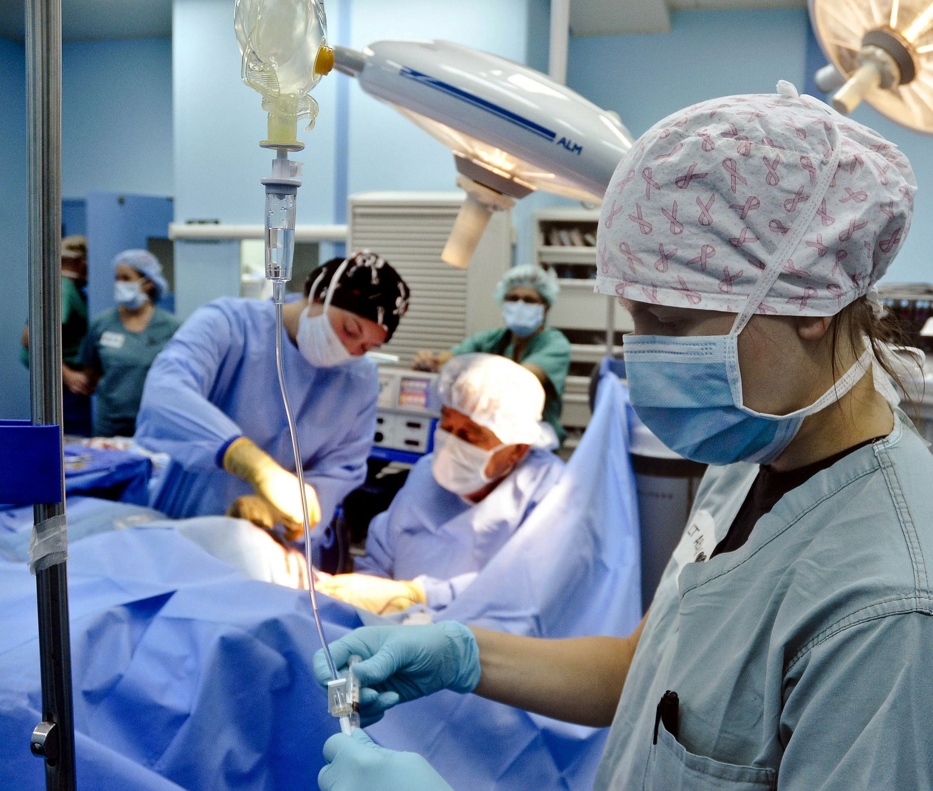 Schutz und Arbeitsbedingungen des Gesundheitspersonals in der Corona-Pandemie
