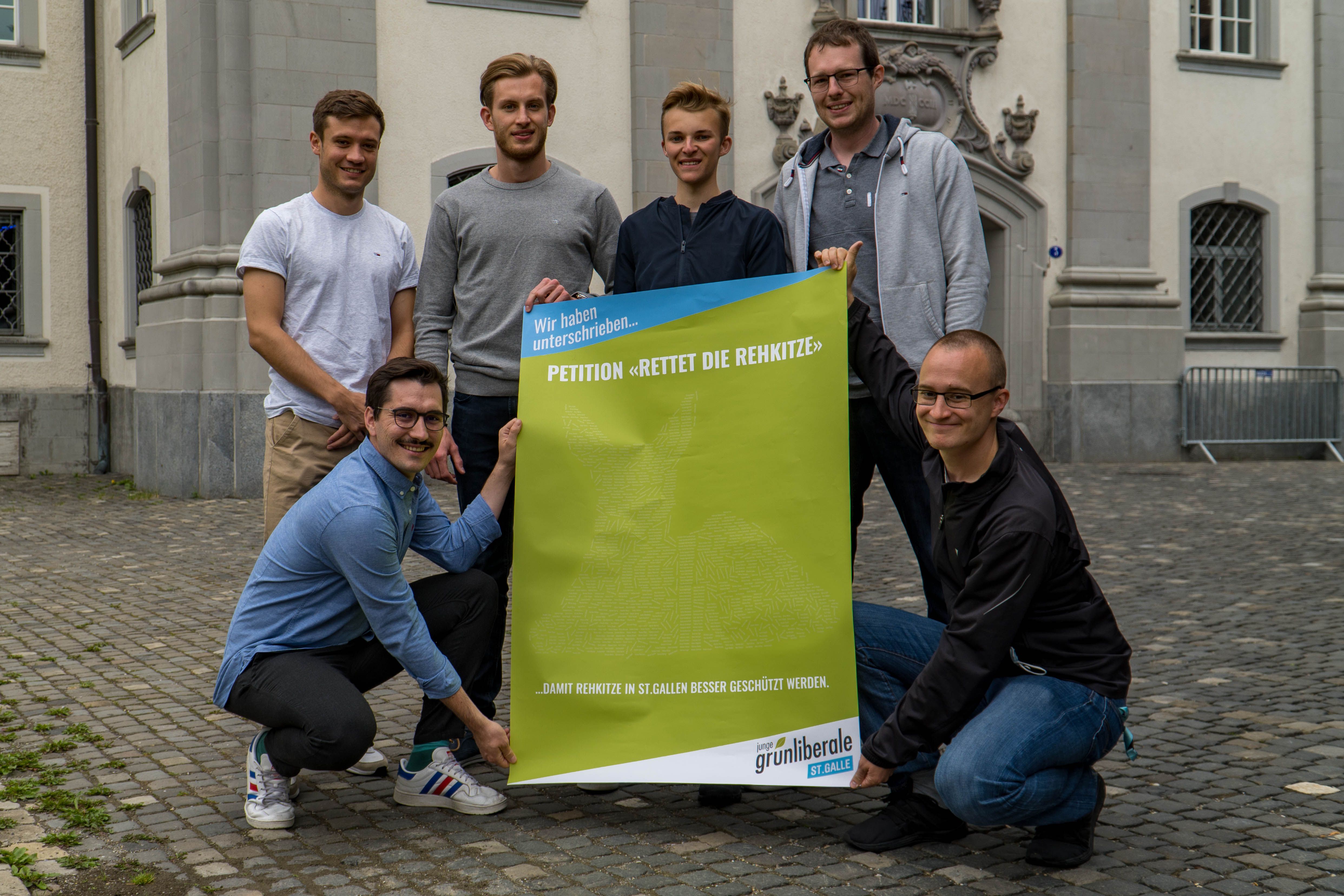 Junge Grünliberale übergeben die Rehkitz-Petition dem St.Galler Regierungsrat